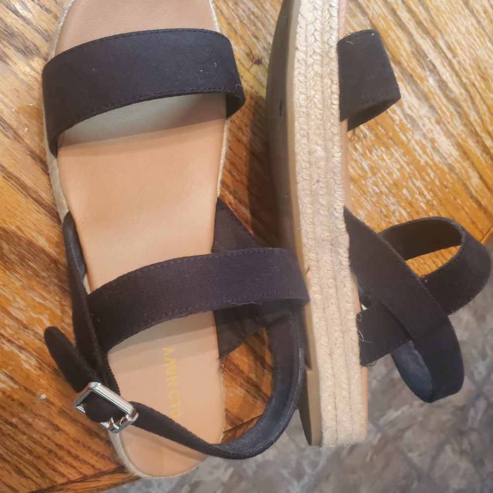 Women's sandals worn once